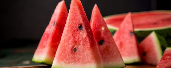 夏季吃西瓜好吗 夏季吃西瓜的好处 哪些人不能吃西瓜