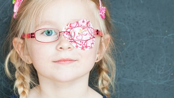 全国爱眼日：眼干眼涩就是干眼症？避免小眼镜家长应该怎么做