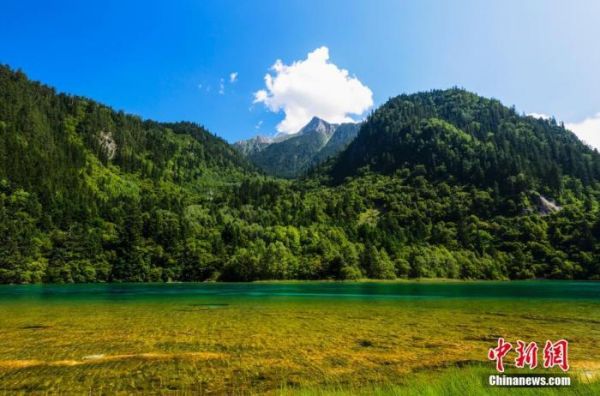 资料图：九寨沟景区风光。 余晴峯 摄 图片来源：CTPphoto