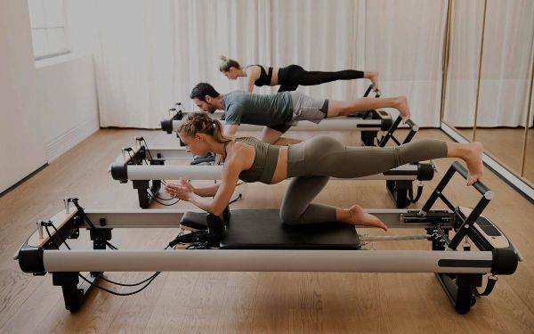 los beneficios de practicar pilates