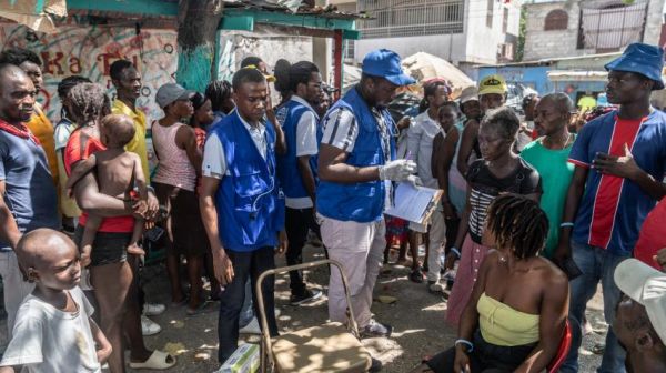 At Place Clercine in Tabarre, Port-au-Prince, Haitians displaced due to gang violence gather for free medical treatment at a mobile clinic of the International Organization for Migration. ©UNOCHA/Giles Clarke