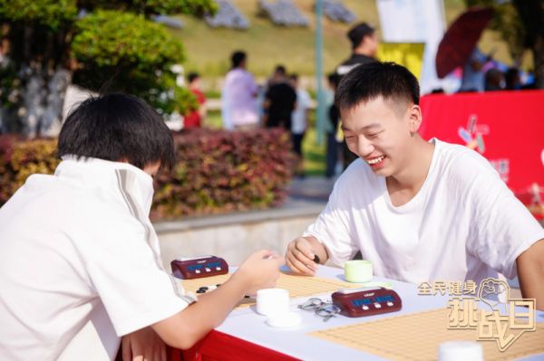 五子棋比赛。