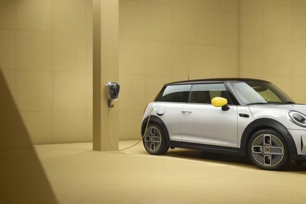 传宝马与英国政府洽谈7,500万英镑拨款 以在牛津生产电动MINI