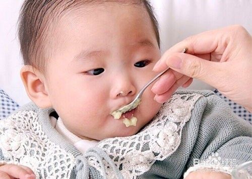 母乳、奶粉与辅食如何搭配