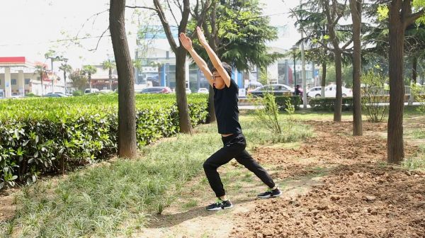 坚持每天原地这样做，暴瘦全身，比跑步有效