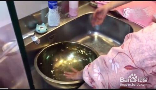 如何在家給三個月大的嬰兒洗澡及注意事項