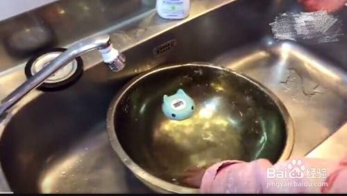 如何在家給三個月大的嬰兒洗澡及注意事項