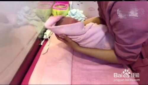 如何在家給三個月大的嬰兒洗澡及注意事項