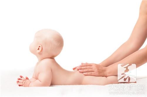如何给新生儿做抚触