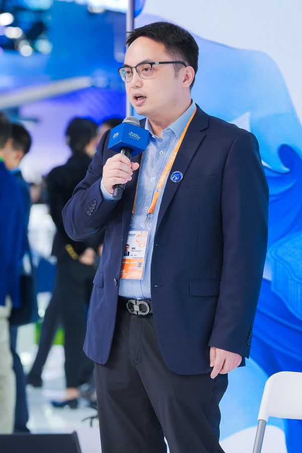 复星健康CEO、佛山复星禅医院长胡航。 受访者供图