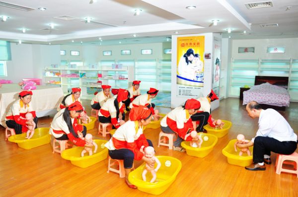 超實用！偷師學(xué)習(xí)月嫂手上那點"功夫" 