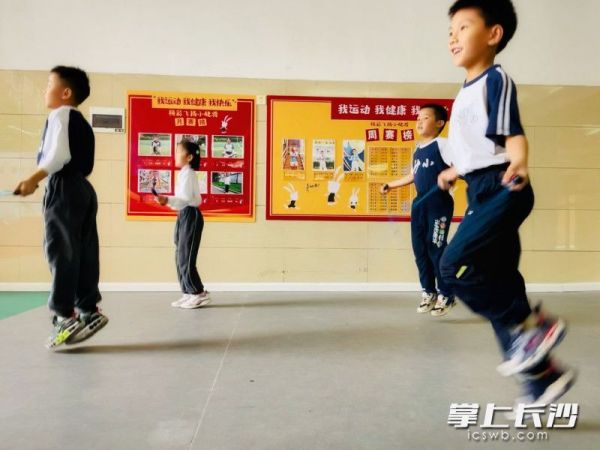 小伙伴们形成锻炼小团队，相互监督激励。