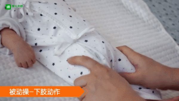 教你4个新生儿亲子游戏，新手爸妈跟娃做起来，不用大眼瞪小眼了