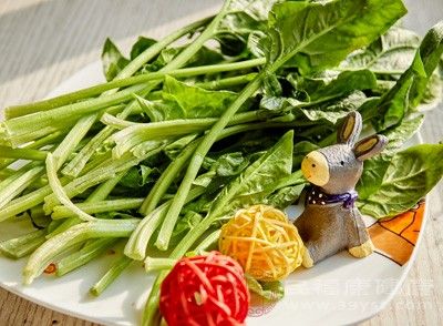 绿叶蔬菜如菠菜、生菜等富含纤维和维生素，有助于消化并保持饱腹感