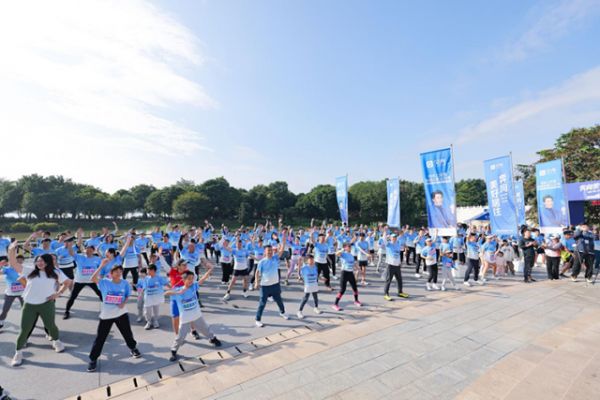 300多名跑友齐聚海珠湖，贝壳广州马拉松备战赛热力开跑