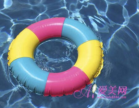  康复游泳能缓解疼痛 关键在泳姿的抉择 