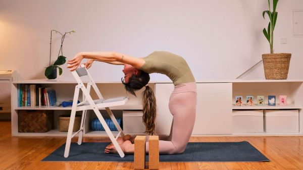 椅子瑜伽 chair yoga