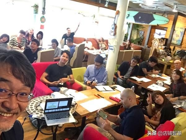 把“药店”开成“咖啡馆”，提供健康咨询服务，每月入账51万