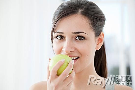 誤區(qū)四：?jiǎn)我坏氖澄餃p肥法