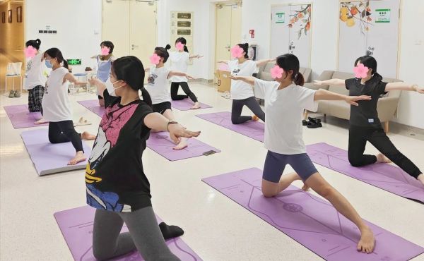 深圳市妇幼保健院福强产科开展孕妇瑜伽体验课堂
