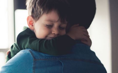 寶寶的情緒 幸福的感覺 嬰兒撫觸 如何給嬰兒撫觸 嬰兒