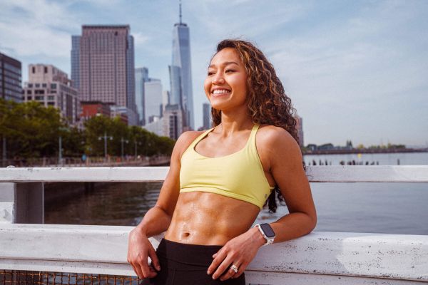 mujer con fisico fitness
