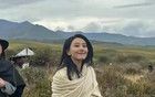 高圆圆现身农村被偶遇，随便披个围巾都能美成焦点