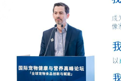 (通用磨坊国际事业部市场营销副总裁Peter Everett和通用磨坊国际事业部新业务市场总监Scott Dorman)