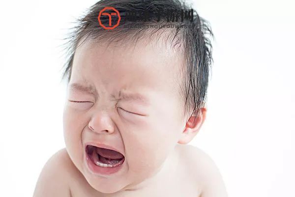 嗯嗯，宝宝怎么啦？难受吗？疼？好大"——探究婴儿健康问题，如何理解和应对他们的哭闹和疼痛表现