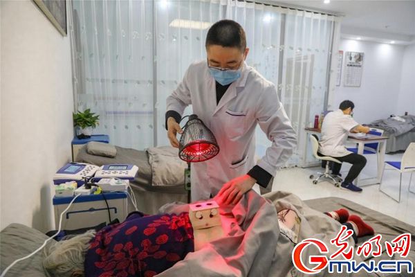 养老新模式 守护“夕阳红” 探访江北区首个“康复理疗”型社区养老服务站