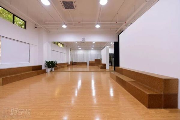 龙腾精英模特培训学校 教学环境展示