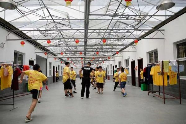 ??孩子們在湖南省兒童醫(yī)院舉辦的小胖墩瘦身夏令營營區(qū)內(nèi)。（受訪單位供圖）