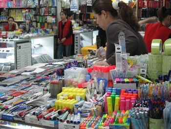 香味文具含有毒化學物質(zhì)可能危害孩子健康(圖)