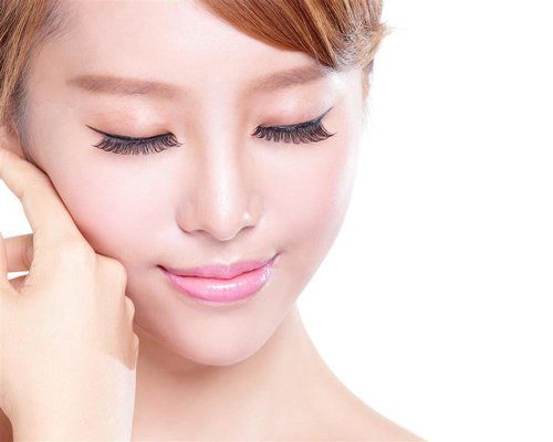 青年 女性 化妝 護(hù)膚 假睫毛 唇膏 臉部 肌膚_30841647_xxl副本