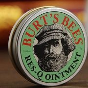 夏天蚊子太多怎么办？Burt's bees小蜜蜂紫草膏来帮忙