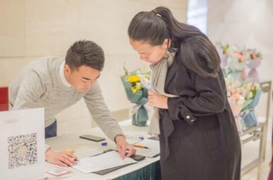 孕妈妈签到领取伴手礼