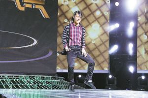 　　《夢想成真》里的“煤球哥”因?yàn)槲杓荚谶@個(gè)舞臺上大放光芒。