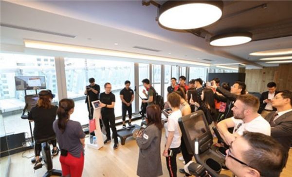 Pure Fitness 270度沉浸式环幕单车现身健身房