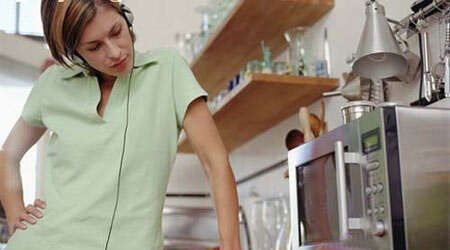 脸部离微波炉太近易损伤眼睛(资料图)