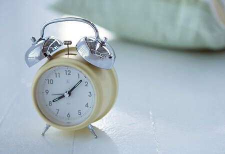 闹钟对于赖床一族必不可少(资料图)