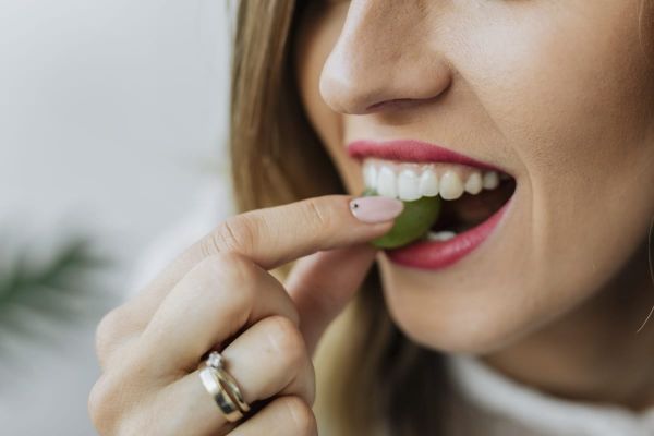 mujer haciendo dieta detox