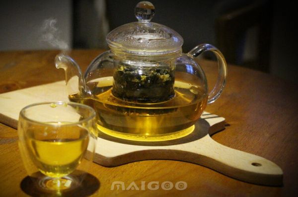 乌龙茶茶壶和茶杯