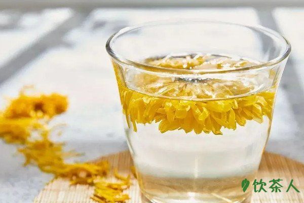 菊花茶上火還是下火，菊花藥性偏寒能清熱下火(要適量喝)