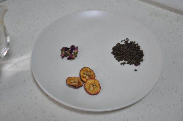 美容養(yǎng)顏瘦身的清脂花茶【玫瑰決明子茶】