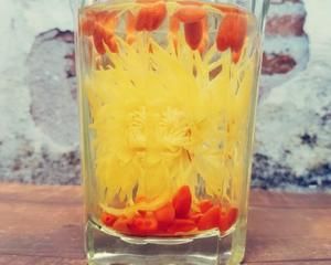 【減肥飲品】枸杞菊花茶的做法 步驟3