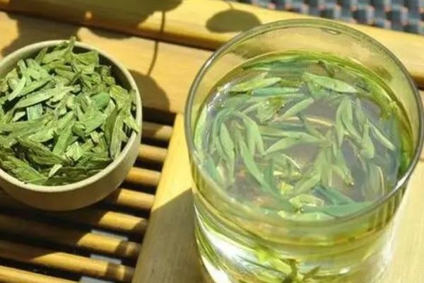 绿茶配什么喝最好，柠檬/蜂蜜/枸杞/菊花