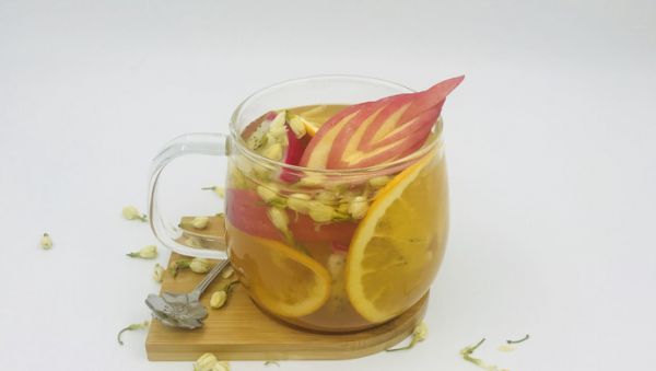 30秒出杯的綜合水果茶—桃氣茉莉果茶