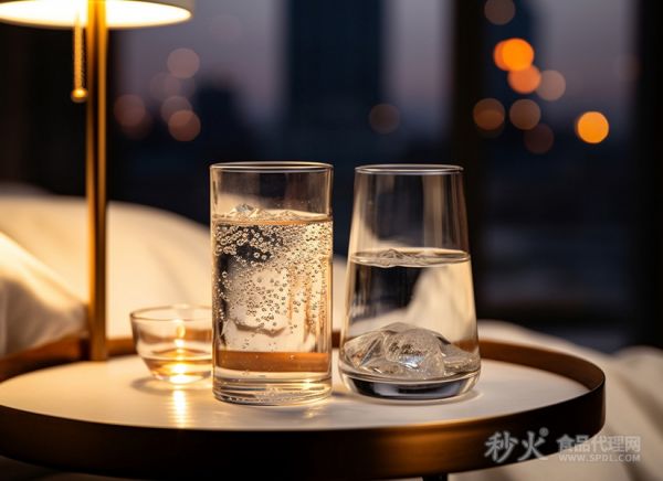 清爽的冰水