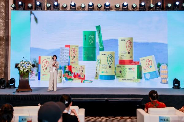 图说:inne研发专家Ms.KOEPFER进行inne品牌介绍