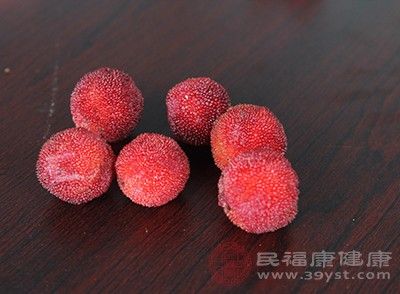 適量食用楊梅有助于調(diào)節(jié)情感、穩(wěn)定情緒